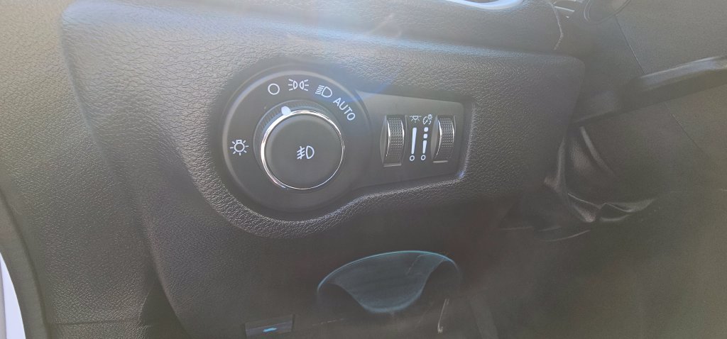 Used 2024 Chrysler Pacifica Limited FWD image 24