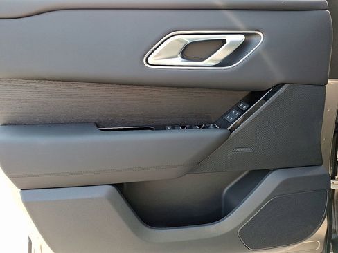 New 2026 Land Rover Range Rover Velar Dynamic SE image 9