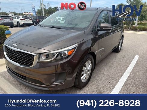Used 2018 Kia Sedona LX w/ LX Essentials Premium Package FWD image 4