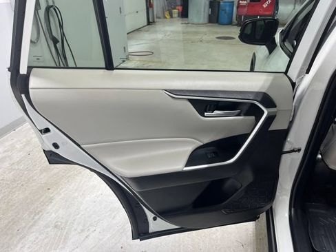Used 2022 Toyota RAV4 XLE AWD/4WD image 42