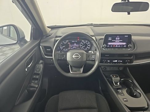 Used 2025 Nissan Rogue SV FWD image 11