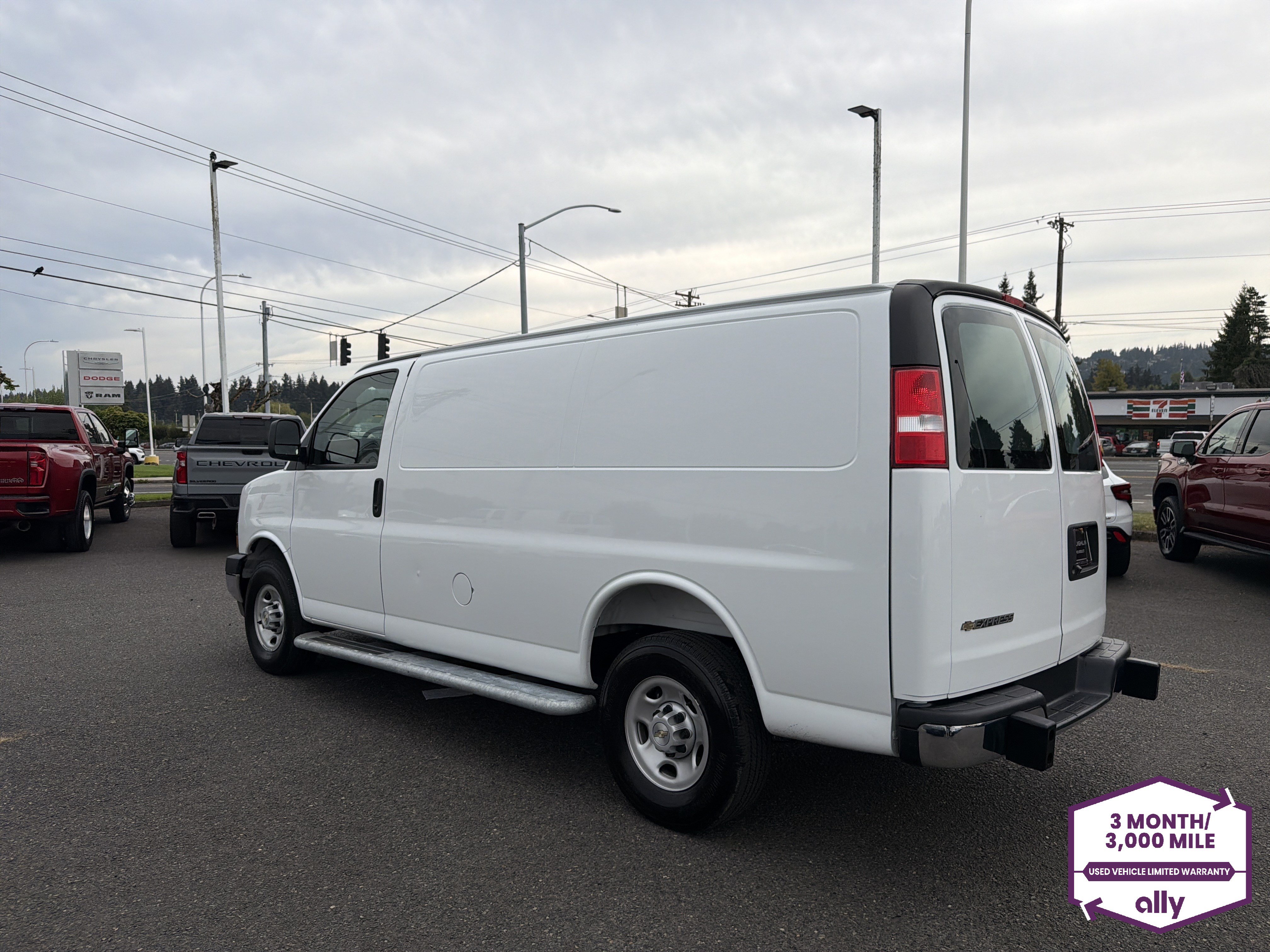Used 2025 Chevrolet Express 2500 w/ Driver Convenience Package RWD image 3