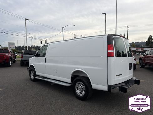 Used 2025 Chevrolet Express 2500 w/ Driver Convenience Package RWD image 3