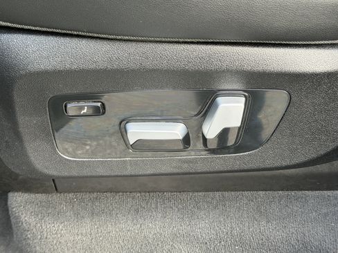 Used 2024 BMW X7 xDrive40i w/ M Sport Package image 31