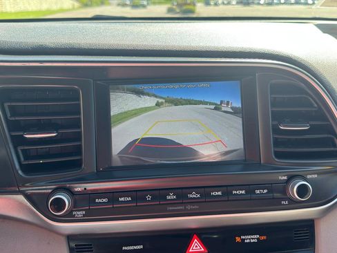 Used 2020 Hyundai Elantra SEL FWD image 22
