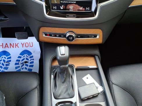 Used 2022 Volvo XC90 T6 Momentum w/ Advanced Package image 25