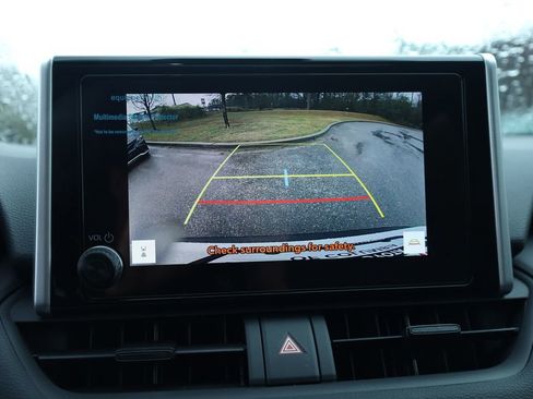 Used 2025 Toyota RAV4 XLE image 32