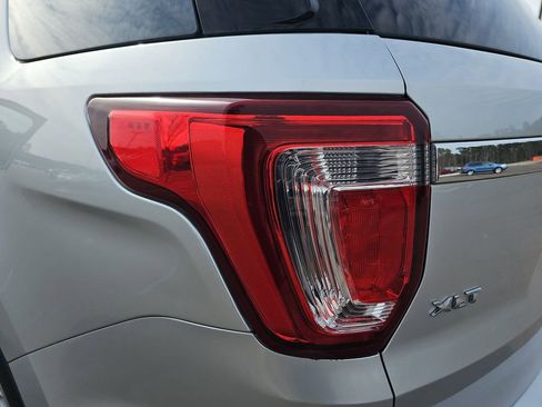 Used 2017 Ford Explorer XLT image 37