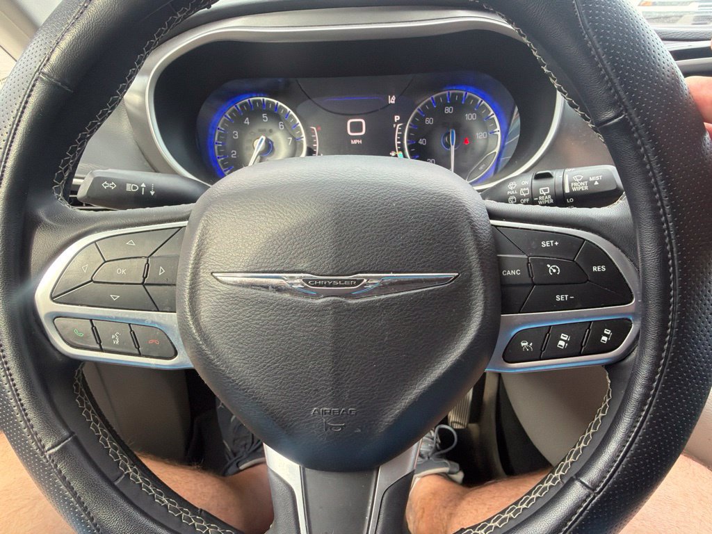 Used 2022 Chrysler Pacifica Touring-L FWD image 19