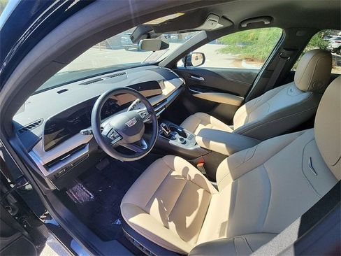 Used 2024 Cadillac XT4 Luxury w/ Cold Weather Package image 10