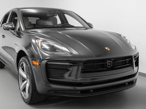 Used 2025 Porsche Macan image 10