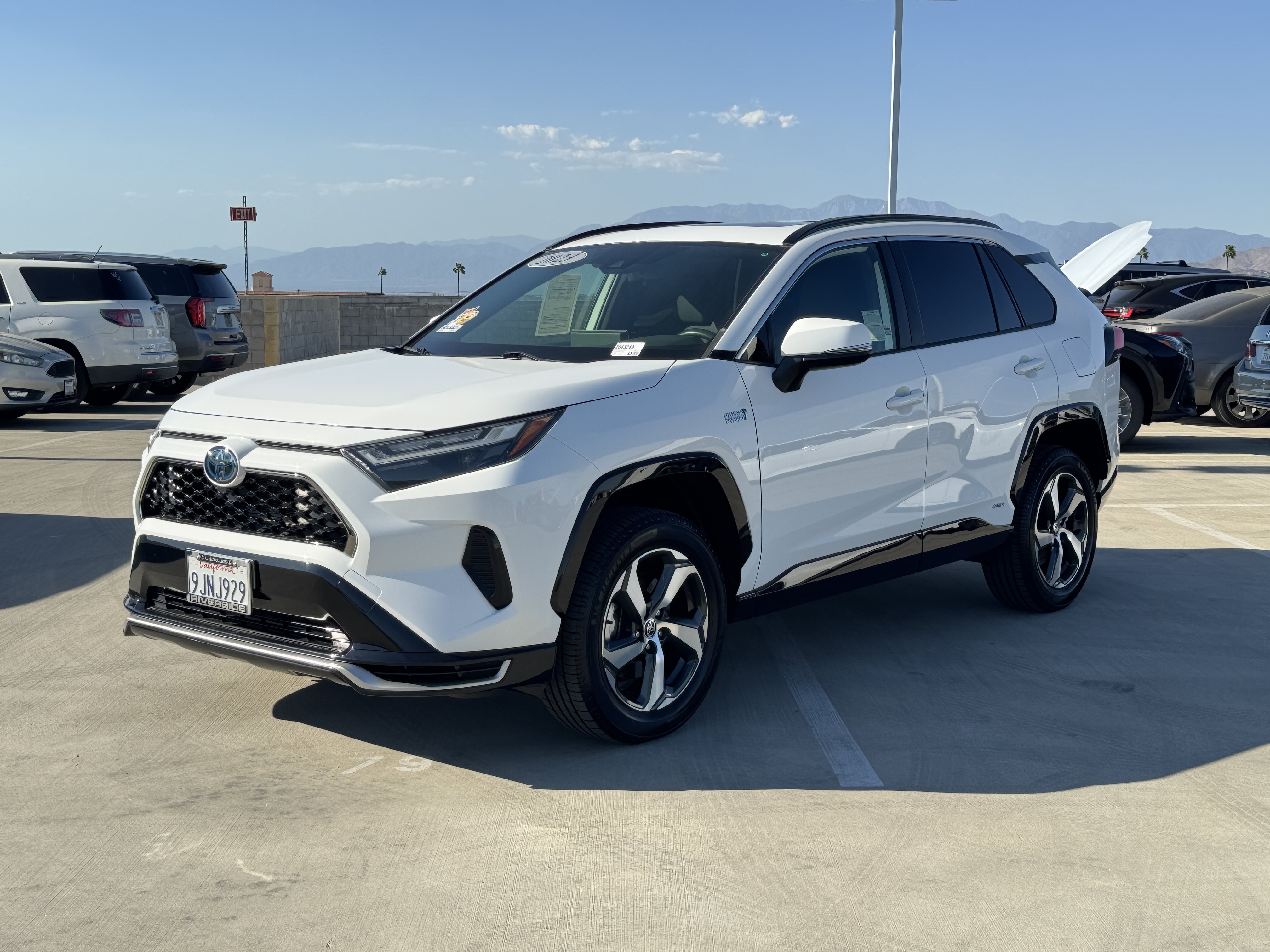 Used 2023 Toyota RAV4 SE w/ Weather & Moonroof Package AWD/4WD image 4