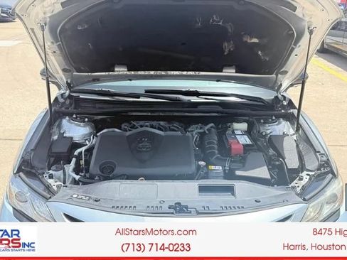 Used 2018 Toyota Camry XLE FWD image 12