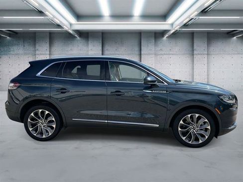 Used 2022 Lincoln Nautilus Reserve AWD/4WD image 3
