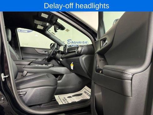 New 2026 Chevrolet Equinox LT w/ Convenience Package II AWD/4WD image 18