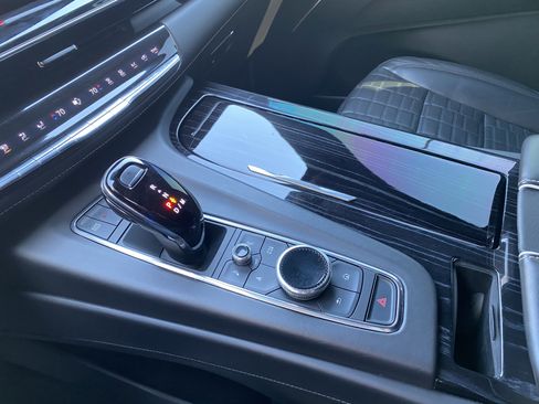 Used 2023 Cadillac Escalade ESV V image 31