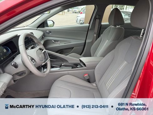 Used 2025 Hyundai Elantra Sport FWD image 4