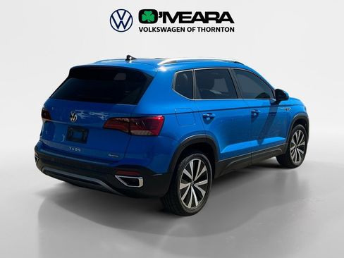 Used 2023 Volkswagen Taos SE w/ Panoramic Sunroof Package AWD/4WD image 5