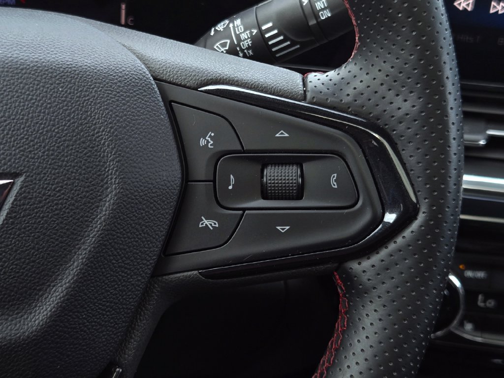 Used 2024 Chevrolet Trax RS w/ Sunroof Package FWD image 24