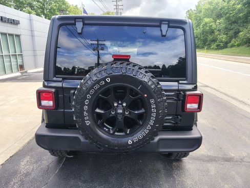Used 2021 Jeep Wrangler Unlimited Sport AWD/4WD image 9