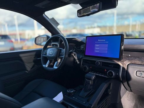 Used 2025 Toyota Tacoma Limited image 22