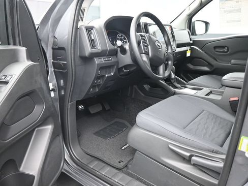 Used 2025 Nissan Frontier S AWD/4WD image 13
