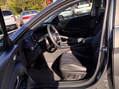 Used 2025 Hyundai Elantra Limited FWD image 22