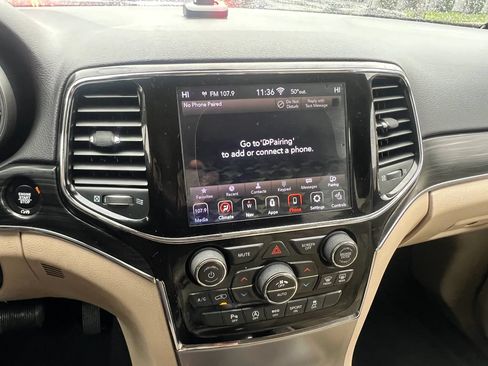 Used 2020 Jeep Grand Cherokee Limited AWD/4WD image 22