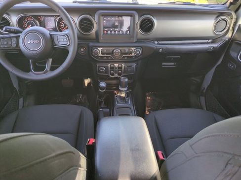 Used 2023 Jeep Gladiator Sport AWD/4WD image 17