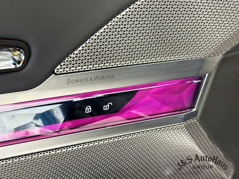 Used 2024 BMW i7 xDrive60 AWD/4WD image 25