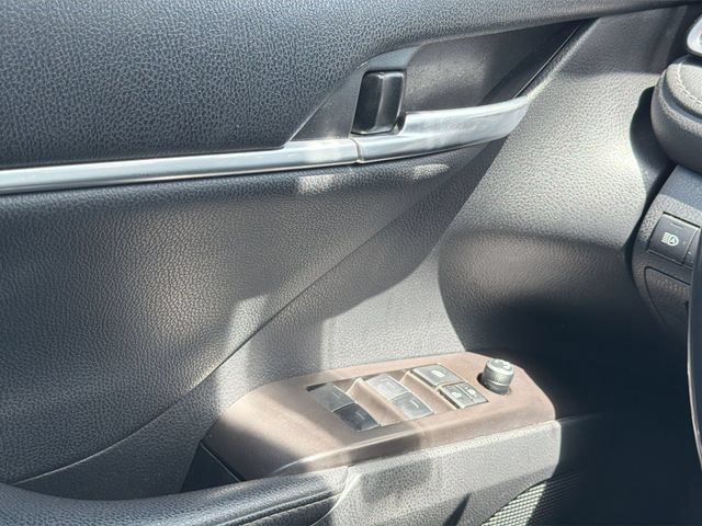 Used 2023 Toyota Camry XSE FWD image 17