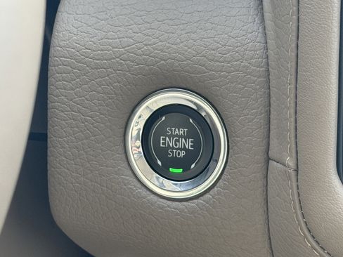 Used 2023 GMC Yukon XL Denali image 40