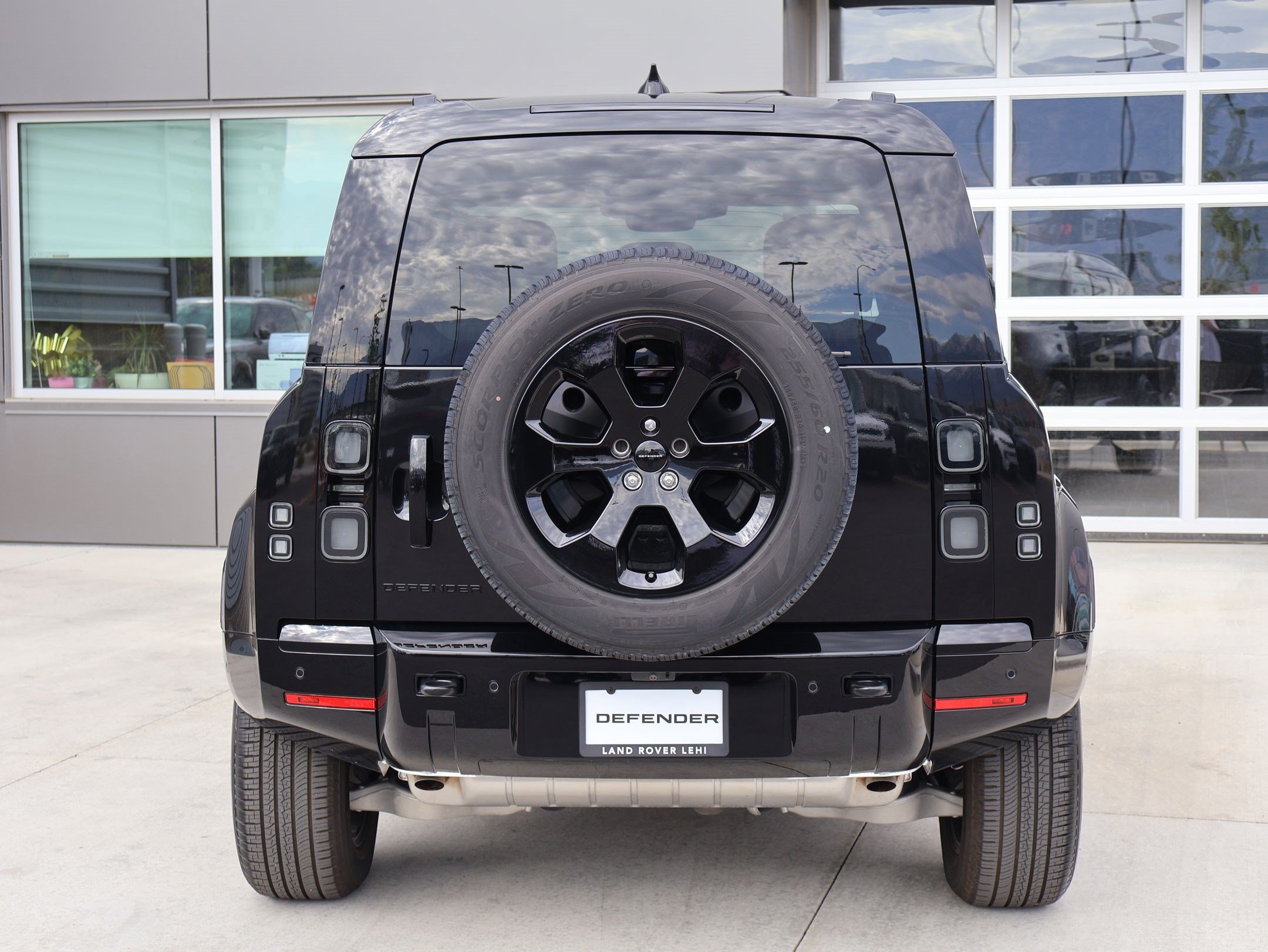 Used 2026 Land Rover Defender 110 X-Dynamic SE AWD/4WD image 9