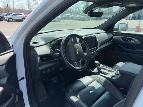 Used 2023 Chevrolet Traverse LT w/ LT Premium Package image 5