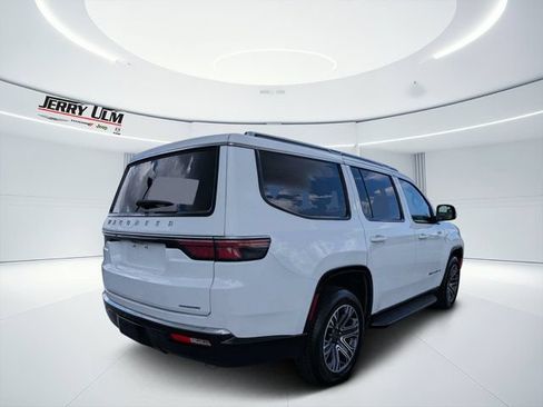 Certified 2024 Jeep Wagoneer Series II w/ Flexible Seating Group RWD image 3