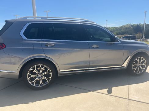 Certified 2025 BMW X7 xDrive40i w/ Premium Package image 11