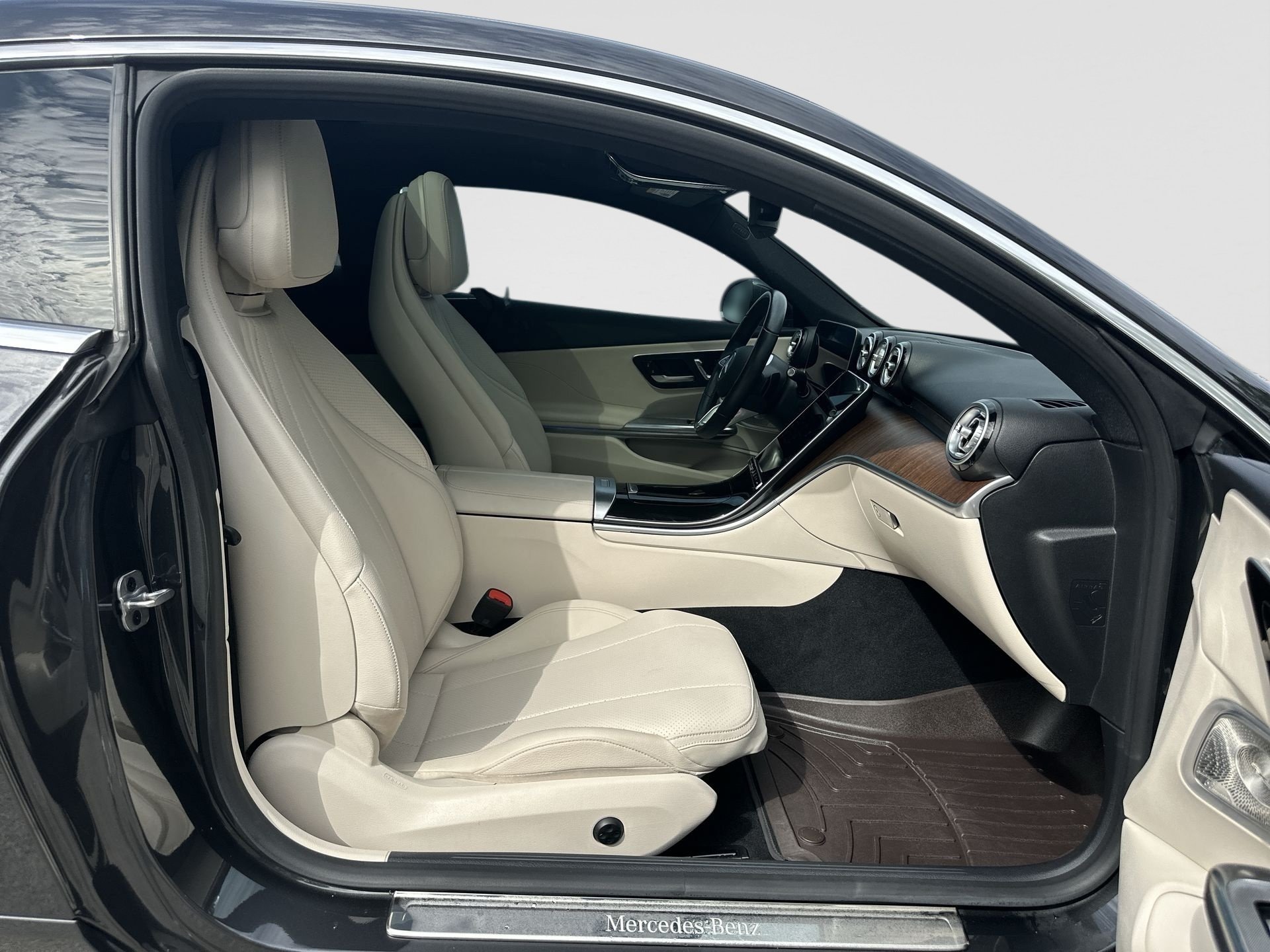 Used 2024 Mercedes-Benz CLE 300 4MATIC Coupe image 28