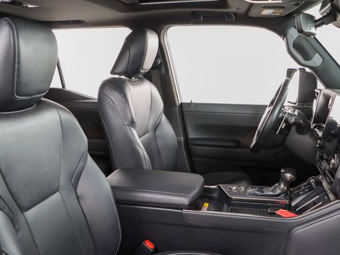 Used 2024 Lexus GX 550 w/ Accessory Package (Z1) image 29