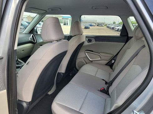 Used 2025 Kia Soul LX FWD image 9