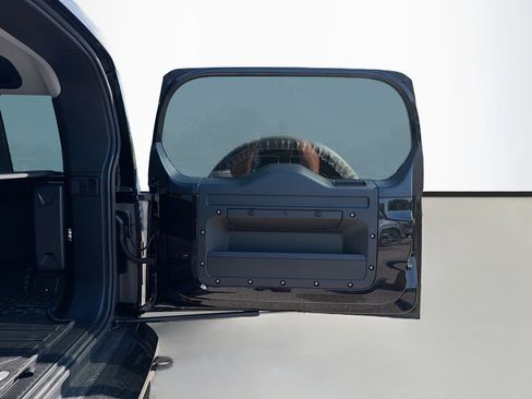New 2026 Land Rover Defender 110 X-Dynamic SE AWD/4WD image 13