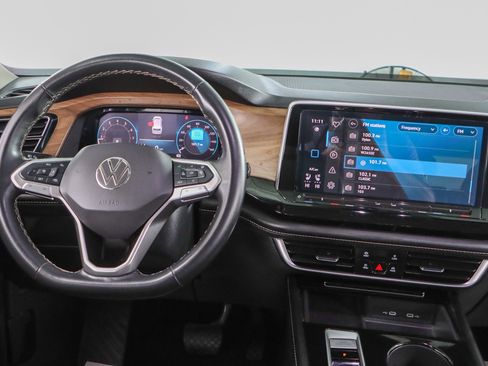 Used 2024 Volkswagen Atlas SE image 17