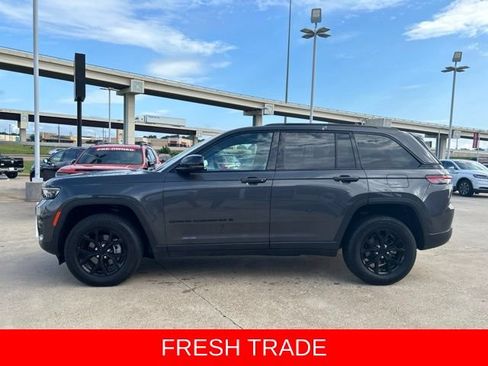 Used 2024 Jeep Grand Cherokee Altitude AWD/4WD image 5