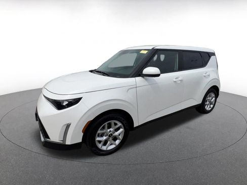 Used 2025 Kia Soul LX w/ LX Technology Package FWD image 8