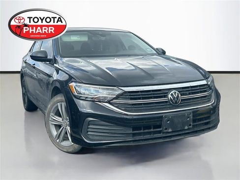 Used 2024 Volkswagen Jetta SE image 1