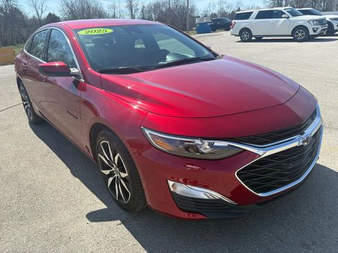 Used 2025 Chevrolet Malibu RS FWD image 1