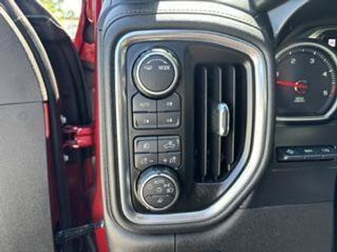 Used 2020 Chevrolet Silverado 2500 High Country w/ Technology Package AWD/4WD image 9