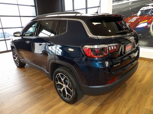 Used 2024 Jeep Compass Limited image 8