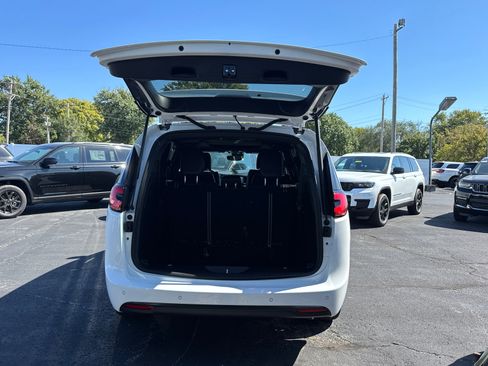 New 2026 Chrysler Pacifica Limited w/ S Appearance Package image 19