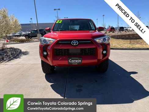 Used 2022 Toyota 4Runner SR5 Premium AWD/4WD image 2
