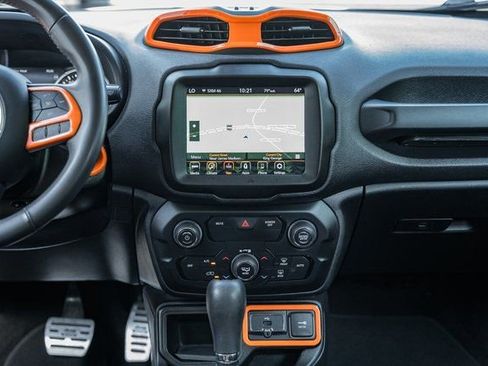 Used 2020 Jeep Renegade Latitude w/ UConnect 8.4 Nav Group image 6